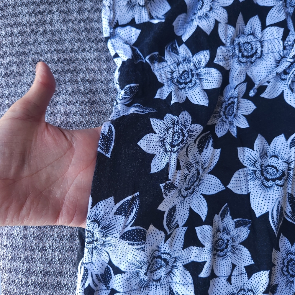 T by Talbots black and white floral dress. Drawstring waist. Pockets. Size MP - Picture 3 of 11